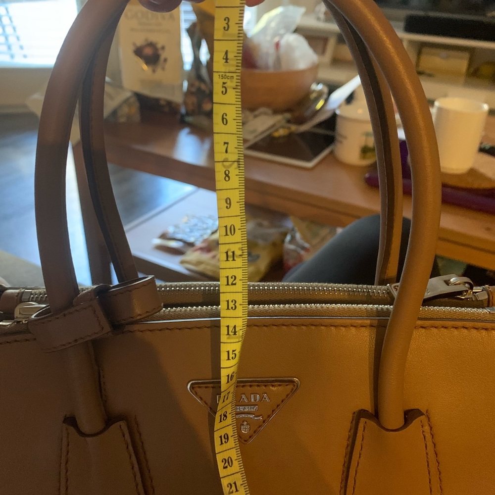 Classic Prada Leather Handbag in Caramel👜 - Picture 14 of 16